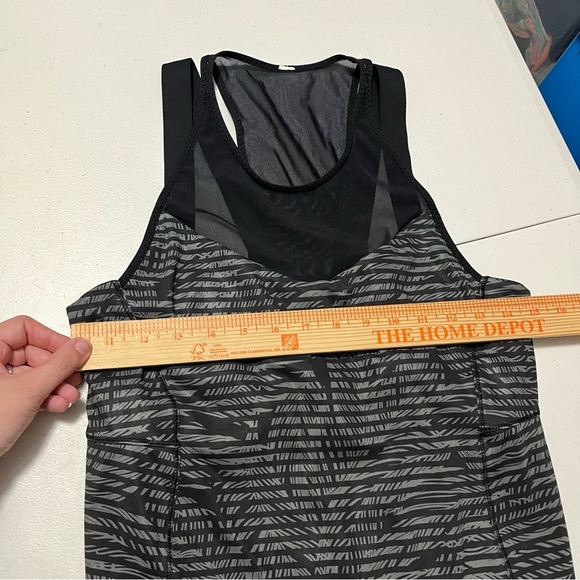 Lululemon Running In The City Tank Top Stripe Play Slate Black Size 10 W2 - Picture 8 of 8